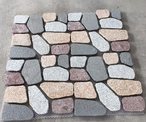 Pavés de <span class=keywords><strong>granit</strong></span> aléatoires en forme libre, blancs, gris, jaunes, rouges, avec support en filet, pavés de <span class=keywords><strong>granit</strong></span> roulés, pavés de galets sur filet - Product Image 1