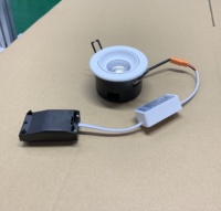 Downlight LED encastré de 85 mm avec base isolante et boîtier de connexion rapide, idéal pour l'éclairage commercial