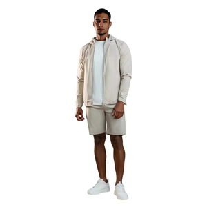 Ensemble <span class=keywords><strong>de</strong></span> <span class=keywords><strong>survêtement</strong></span> court en nylon doux et agréable pour la peau avec capuche, design complet pour l'entraînement sportif quotidien des hommes et les vêtements décontractés - Product Image 4