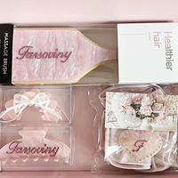 Ensemble de brosses à cheveux en acétate de cellulose et bambou rose avec logo diamant personnalisé et pinces à cheveux en acétate, livré dans un coffret cadeau