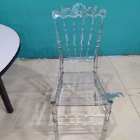 Vente en gros de chaises empilables nordiques en plastique PC en résine cristal Napoléon Chiavari en acrylique transparent pour cérémonies de mariage