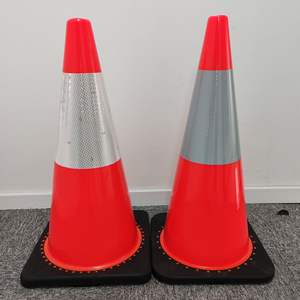Cône de signalisation routière en PVC réfléchissant Australie Red Dot 3-M 25cm, 45cm, 70cm, 90cm – Cône de sécurité révolutionnaire - Product Image 4