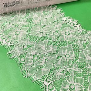 ERKOUMI Pizzo Francese in Nylon con Bordo a Frange Larghe e Motivo Floreale Vivace per Decorazione Bordi Abiti, Lingerie e Materiale Artigianale - Product Image 3