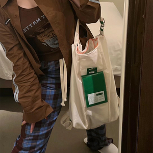 Borsa a tracolla impermeabile con manico airbag riciclato borsa a tracolla ultra leggera - Product Image 6