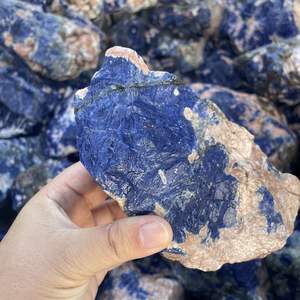 Hochwertige natürliche Kristall-Roh quarz-Blau-Sodalith-Rohstein-Mineralproben - Product Image 3