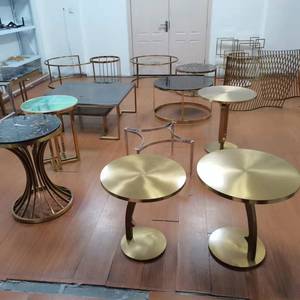 Sản phẩm hot <span class=keywords><strong>Sofa</strong></span> ghế cơ sở Khung trong màu vàng vật liệu thép không gỉ Bàn cà phê xoay căn cứ bàn ăn với đá cẩm thạch - Product Image 1