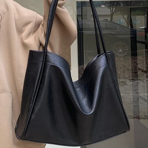 Sac fourre-tout en cuir souple pour femme, grande capacité, noir, design minimaliste, sac à bandoulière pour usage quotidien, pour les trajets ou les cours - Product Image 5