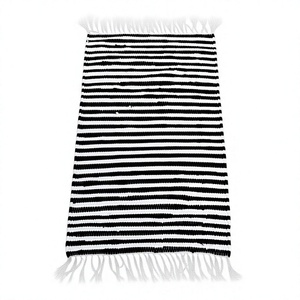 Alfombras de trapo de algodón de diseño único en blanco y negro Uso en interiores y exteriores Alfombras y juegos de trapo de área económica con gran valor por ITHL - Product Image 1