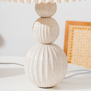 Phong cách Bắc Âu trang trí xếp li vải Đèn bàn phòng ngủ khách sạn đầu giường hiện đại <span class=keywords><strong>LED</strong></span> gốm Đèn bàn - Product Image 3