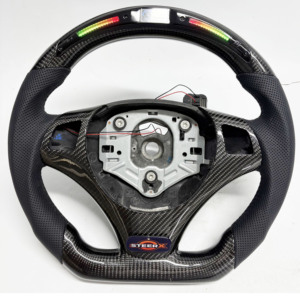 Volante in Pelle Nappa Personalizzato per BMW E90 E92 E93 E82 E87 <span class=keywords><strong>M</strong></span> Sport con Fondo Piatto da Corsa - Product Image 4