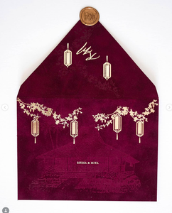Buste per Inviti <span class=keywords><strong>di</strong></span> Nozze Personalizzate <span class=keywords><strong>di</strong></span> Lusso in Velluto Bordeaux con Lamina d'Oro e Sigillo in Cera - Product Image 1