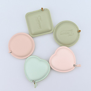 Mini mètre ruban en cuir PU 1,5 m métrique à retour automatique de la lame avec logo pour la mesure - Product Image 2