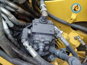 Excavadora de cadenas pequeña Komatsu PC70-8 de segunda mano premium en excelentes condiciones de funcionamiento - Product Image 4