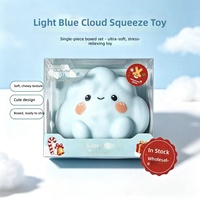 Bestseller transfrontalier : Jouet anti-stress en caoutchouc en forme de nuage réaliste et mignon, idéal comme cadeau de Noël, livré en boîte.