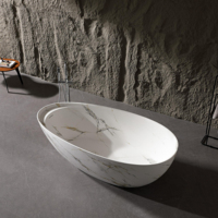 Baignoire autoportante en pierre artificielle à veinage marbré vertical cannelé pour salle de bain de villa de luxe, baignoire ovale en surface solide