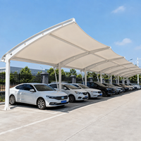 Structure de membrane tendue en PVDF moderne, abri d'ombrage extérieur à ossature en acier pour projets scolaires, de parkings et de aménagement paysager