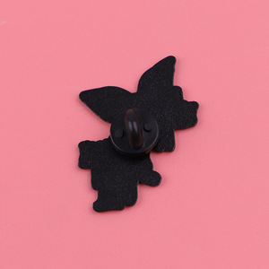 Broche en émail Rétro des années 90 avec citation amusante de la chanteuse Bat en émail de la série Bartok the Bat : « Then I'd Kick Her Sir », pour cadeaux originaux et fans de la culture pop - Product Image 4