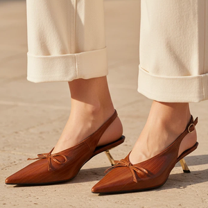 Escarpins pour femmes à talons fins dorés, à bout pointu, à découpe arrière, style slingback, avec nœud sur le devant - Product Image 6
