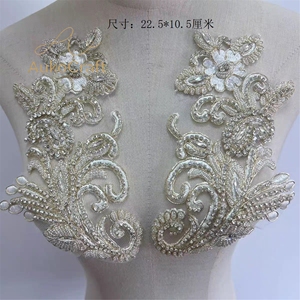 Appliques en dentelle dorée à motif floral avec strass 3D et paillettes, broderie perlée pour robes de mariée pour femmes - Product Image 1