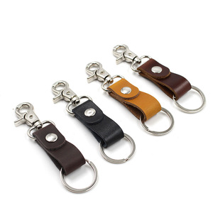 Llaveros y colgantes de cuero disponibles para compra inmediata; llaveros y anillos para llaves de coche grabados; cordones de cuero para artículos pequeños - Product Image 1