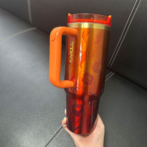 Vaso Térmico <span class=keywords><strong>Karol</strong></span> <span class=keywords><strong>G</strong></span> <span class=keywords><strong>de</strong></span> 40oz con Asa, Diseño Bichota con Flores y Purpurina, Taza Láser Aislada al Vacío <span class=keywords><strong>de</strong></span> Acero Inoxidable, Regalo para Fans - Product Image 5