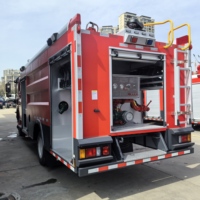 Haute qualité SINOTRUK HOWO 4X4 4X2 tout nouveau camion de lutte contre l'incendie camion de lutte contre l'incendie arroseur réservoir d'eau pompe camion Offre Spéciale