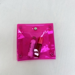 Bolsa de Maquillaje Transparente de PVC Rosa con Logotipo Personalizado, 4 Remaches Metálicos, Botón a Presión, Bolsa de Viaje Transparente para Cosméticos - Product Image 4