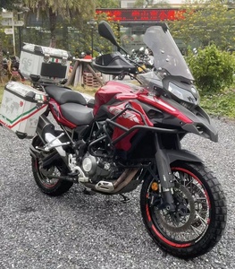 Motocicleta de Aventura TRK502X de 500cc con Motor Bicilíndrico en Paralelo, Ideal para Viajes de Larga Distancia - Product Image 1
