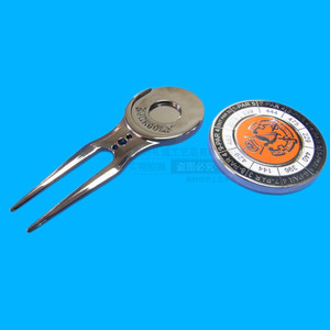 Ensemble de marqueurs de balle de golf et d'outils de réparation de divots en alliage métallique avec logo émaillé pour la réparation sur le terrain de golf et l'usage en cadeau - Product Image 2