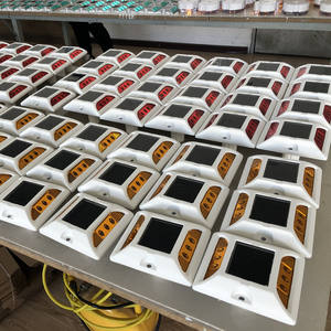 सड़क सुरक्षा 30 टी स्थिर एल्यूमीनियम बिल्ली की आंखें सौर लीड रोड मार्कर स्टड - Product Image 4