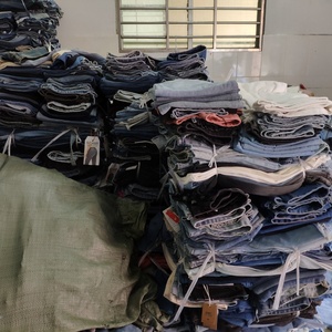 Ventes chaudes en Afrique : Balles de jeans en denim d'occasion pour femmes, de qualité A, propres, tendance et économiques - Product Image 1
