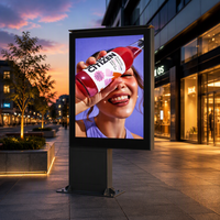 OEM Outdoor Vertikaler LED-Totem 6000nits Ultra Hell IP65 Wasserdicht Freistehende Kommerzielle Digitale Werbetafel