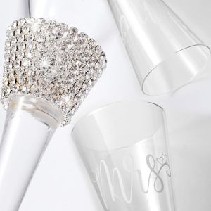 Ensemble de couteau et fourchette à gâteau de mariage dorés avec figurines mariés, verres à champagne, coupe-gâteau MR/MRS et flûtes à champagne pour cadeau - Product Image 4