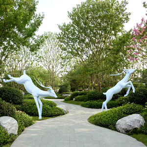 Sculpture en fibre de verre de cerf blanc, motif animal sautant, pour aménagement paysager extérieur, décoration de parcs et places publiques - Product Image 1