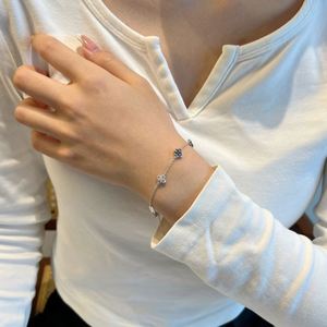 Bracelets et joncs Dylam Fashion au design élégant, en argent fin 925, avec chaîne à maillons et pendentif trèfle à quatre feuilles en moissanite étincelante D VVS1 - Product Image 2