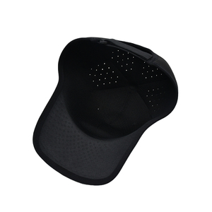 Casquettes de sport à séchage rapide pour l'extérieur Vente en gros Polyester Spandex Laser Trous Performance Casquette de baseball Casquette brevetée une pièce noire - Product Image 6