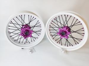 Roues de moto complètes Supermoto en alliage d'aluminium de 17 pouces personnalisées en usine pour les modèles <span class=keywords><strong>Beta</strong></span> <span class=keywords><strong>RR</strong></span> Exc 2012 2023 <span class=keywords><strong>250</strong></span> de 450 - Product Image 2