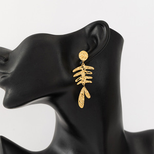 Pendientes de borla de lujo, Pendientes de espina de pescado de oro auténtico de 18K, Pendientes exagerados de acero inoxidable para venta al por mayor transfronteriza - Product Image 3