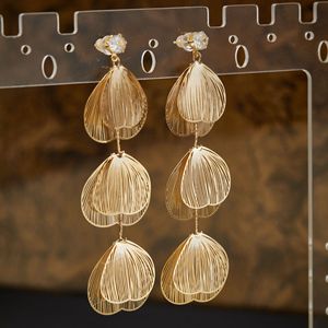 Pendientes grandes de flores doradas Pendientes largos colgantes florales en cascada exagerados Pendientes enormes de moda - Product Image 4