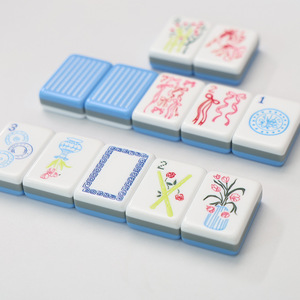Juego de Mahjong Americano Personalizado de Fábrica con Diseño Blue Ribbon Miss Darling, 160 Fichas Acrílicas, 4 Capas, Diseño OEM Disponible - Product Image 5