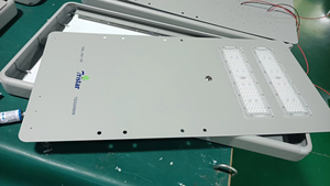 Lampadaire solaire LED tout-en-un 1000W IP65 en aluminium avec batterie monocristalline, télécommande et haute visibilité - Product Image 1