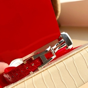 นาฬิกาข้อมือสุภาพสตรีสุดหรู สายหนังสีแดง หน้าปัดลายดาว ขอบเพชร ตัวเรือนโรสโกลด์ ซีรีส์โอเมก้า - Product Image 6