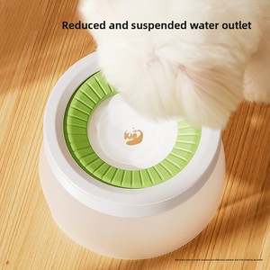 Bol à eau pour animaux de compagnie bicolore <span class=keywords><strong>blanc</strong></span> et vert, anti-déversement, avec anneau en silicone côtelé, étanche, flottant, pour chat et chien - Product Image 1