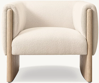 Fauteuil d'appoint moderne et épuré en forme de U avec accoudoirs intégrés, revêtement en bouclette blanche et base en chêne clair massif
