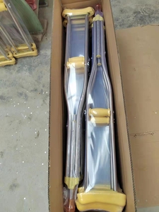 Béquille médicale réglable en aluminium, taille moyenne, en alliage d'aluminium et en acier inoxydable, marcheur à béquilles à vendre - Product Image 6