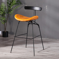 Chaise de bar au design nordique moderne, tabouret haut de luxe léger avec dossier en fer et panneau en bois, chaise de bar pour cafés et salons de thé