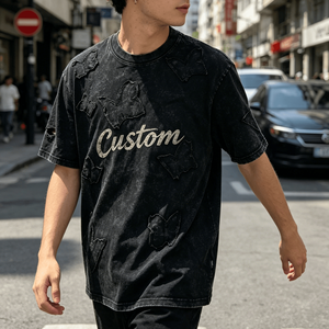 Camiseta Oversize para Hombre de Manga Corta con Cuello Redondo, Estampado Dripping, Estilo Urbano y Bajo Deshilachado - Product Image 1