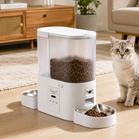 Distributeur automatique d'eau et de nourriture pour animaux de compagnie, moderne et écologique, avec commande à distance par application et minuterie Wi-Fi, pour chiens.