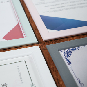 מסגרות תמונה מעץ בסיטונאות בגדלים 6 אינץ', 7 אינץ' ו-8 אינץ'. פריטי תצוגה לתעודות זמינים במלאי. - Product Image 4