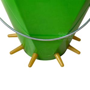 Seau d'alimentation rond en plastique pour chevaux, veaux, moutons, avec cinq tétines - Product Image 6